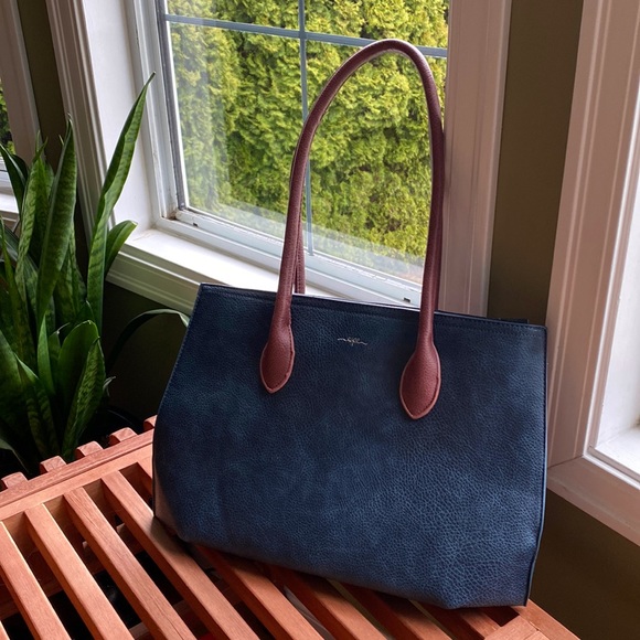 Espe Vegan Leather Tote - Picture 1 of 4